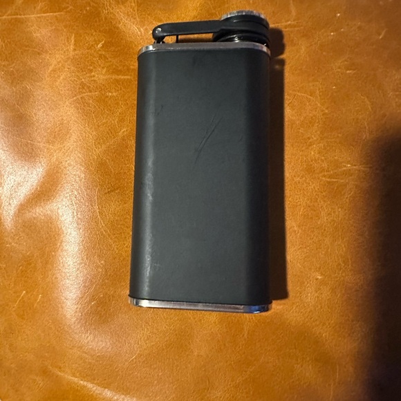 Stanley Classic Easy Fill Wide Mouth Flask 8 OZ Matte Black - Picture 3 of 7